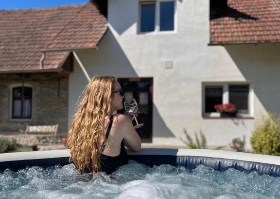 Podbrezi Casa | Útulné spaní ve venkovské chaloupce s vířivkou