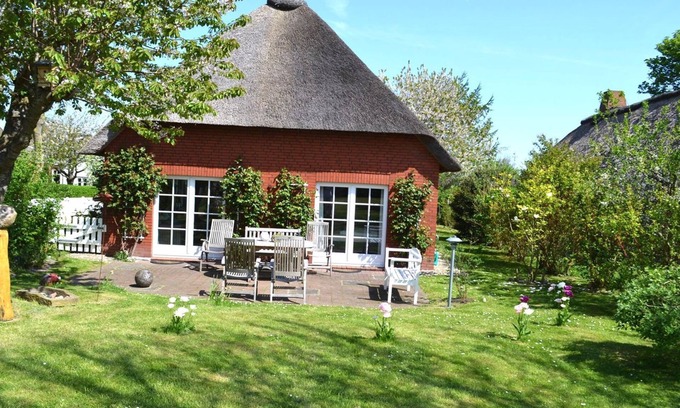 Midlum Casa | Üülen Hüs - Detached Frisian house with beautiful large garden.