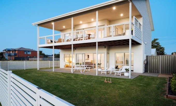 Aldinga Beach Casa | ōSHEN- Sleeps12, Gym, Kayak, MountnBike, BeachFrnt