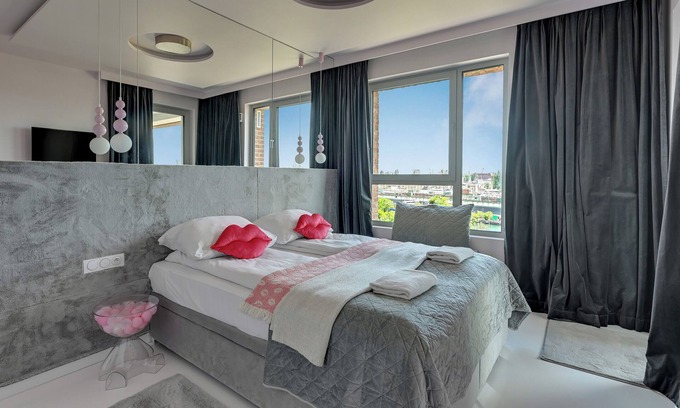 Mlyniska Apartamento | Żurawie Pink Port by Grand Apartments