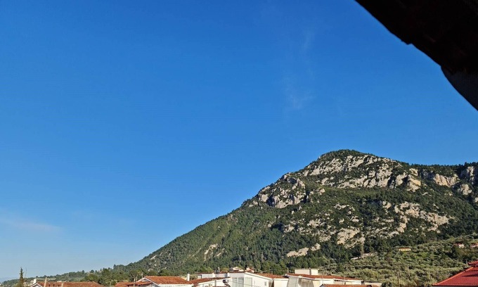 Kamena Vourla Apartamento | Ανακαινισμένο loft,2ου ορόφου,θέα στη θάλασσα και το βουνό,150μ από την θάλασσα.