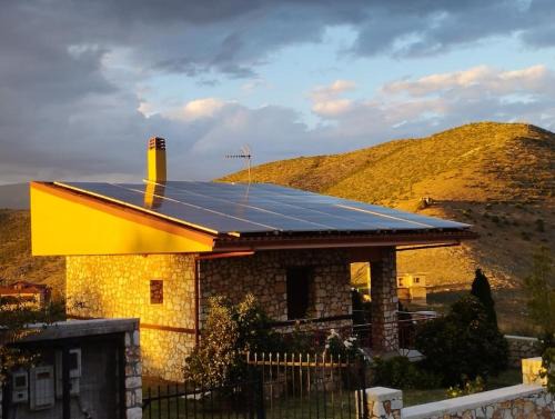 Edessa Casa | ΒΙΟΚΛΙΜΑΤΙΚΟ ΗΛΙΟΠΕΤΡΟΣΠΙΤΟ στην ΑΡΧΑΙΑ ΒΟΚΕΡΙΑ