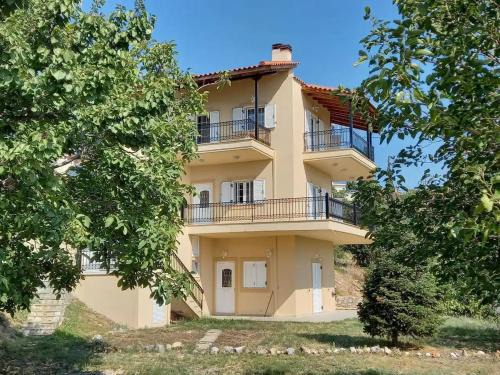 Mikani Apartamento | Παραδοσιακό ισόγειο διαμέρισμα με τζάκι κοντά στην Αράχωβα