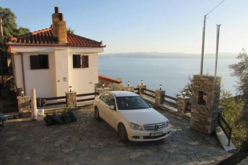 Kali Vrysi Casa | Το Σπιτι με την Σπηλιά
