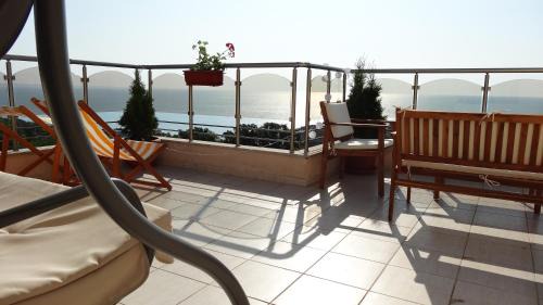 Saints Constantine and Helena Apartamento | Апартамент Кабакум