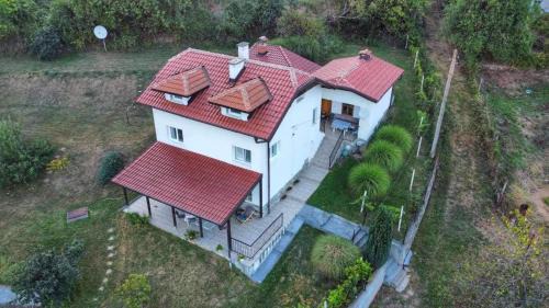 Berkovitsa Casa | Бялата къща в Слатина