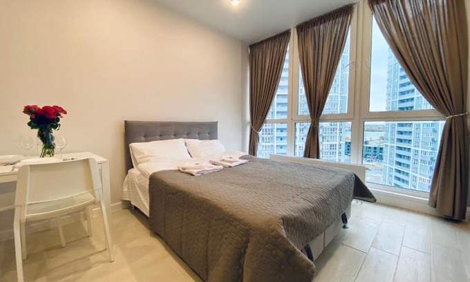 Pozniaky Apartamento | Видові апартаменти MYFREEDOM поруч із метро Харківська