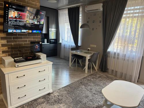 Kryvyi Rih Apartamento | вражаючі LUX апартаменти на центральному проспекті, програвач вінілу з платівками, великий Smart TV,преміум-підписки YouTube та онлайн-кінотеатрів , кавомашина, відкритий балкон, ЗВІТНІ ДОКУМЕНТИ