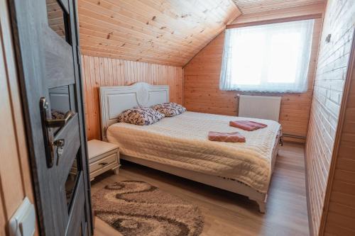 Yablunytsya Casa | Гостьовий дім "У Ані"