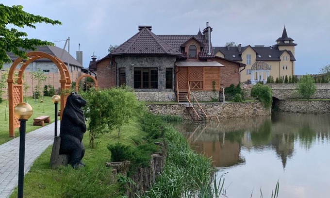 Pochaiv Casa | Готельно-ресторанний комплекс Прованс парк