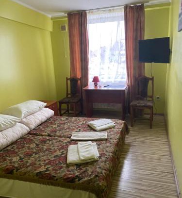 Krekhiv Hotel | Готель Клен