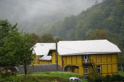 Vyzhenka Casa | Дім з видом на гори.