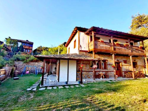 Leshten Casa | Капсъзовата къща