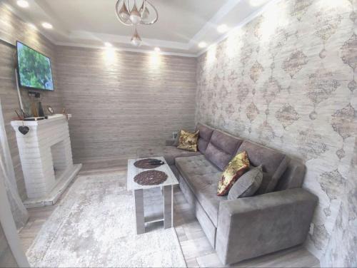 Bishkek Apartamento | Комфортный дом до 4х человек. Есть парковка на 2 машины, Wi-Fi, TV.