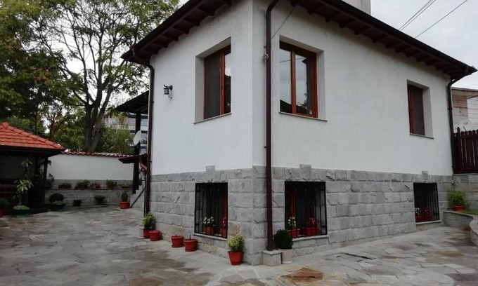 Strelcha Villa | Къща в центъра на Стрелча, джакузи с минерална вода