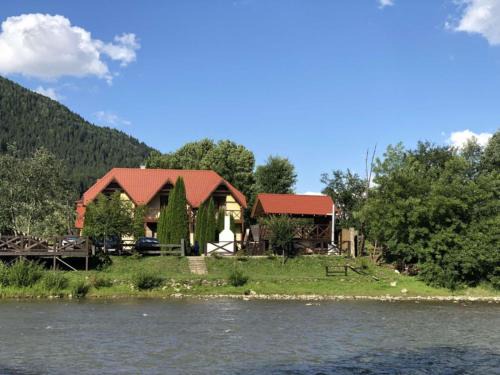 Snidavka Hotel | На березі Черемошу
