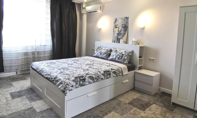 Mykolaiv Apartamento | Приватний будинок в Миколаєві з гаражем Private House in Mykolaiv with garage