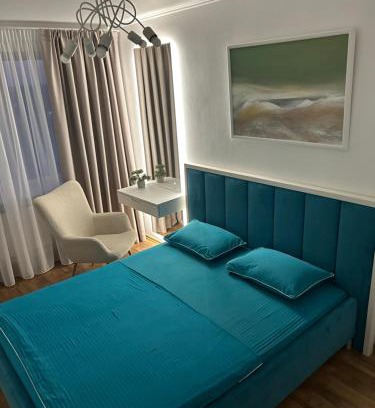 Cherkasy Apartamento | Простора та стильна 2 кімнатна в центрі Черкас на бульварі Шевченко з панорамним видом та СмартТВ! Дві окремі охайні спальні з кондиціонерами,поруч парковка з охороною