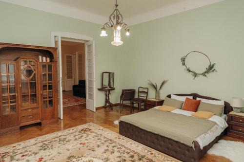 Chernovtsy Apartamento | Простора 2-кімн квартира в центрі Чернівців на Турецькій 18 завжди зі світлом