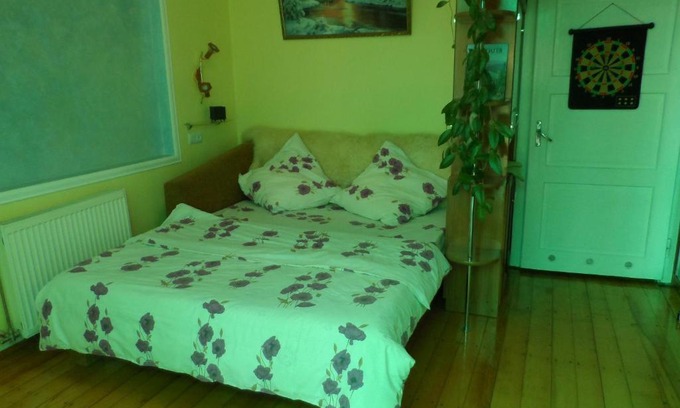 Storozhnytsya Apartamento | "Ранчо" -басейн,тераса, квіти, сад