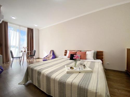 Pozniaky Apartamento | Сонячна 1-кімнатна квартира на Драгоманова 2-Б