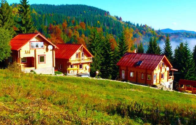 Slavske Cabina | Троє поросят
