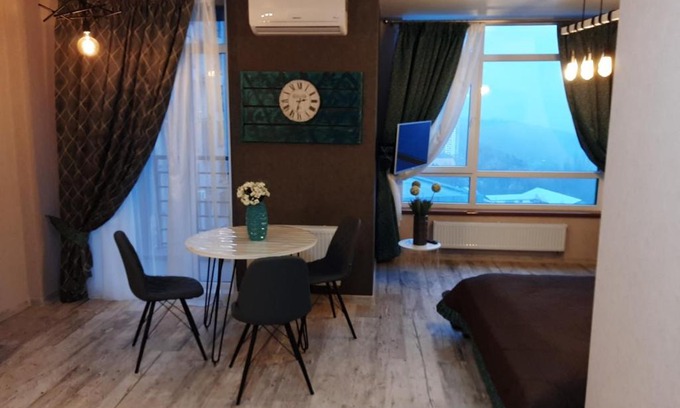 Holosiivskyj Apartamento | Уютная видовая квартира в стиле лофт