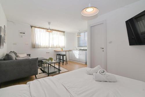 Hadera Apartamento | הדירה בלבן פלאי