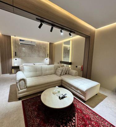 Al Hofuf Apartamento | استديو انيق بجلسة ومدخل ذكي