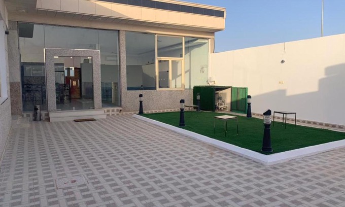 Buraydah Chalet De Esquí | شاليه بصالة مطله على مسبح