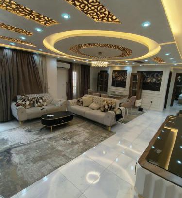 Agouza Apartamento | شقة جديدة رائعة باطلالة جانبية على النيل وبالقرب من جميع الاماكن الحيوية في القاهرة المهندسين