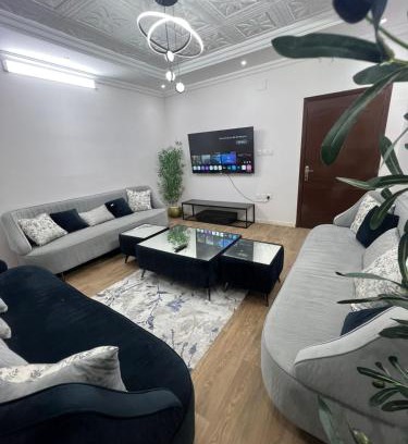 Al Kura Apartamento | شقة غرفة نوم ومجلس ومطبخ وحمام