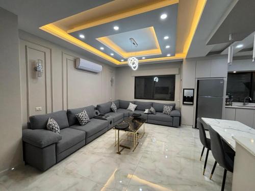 Al Jubeiha Apartamento | شقة واسعة مع ترس كبير