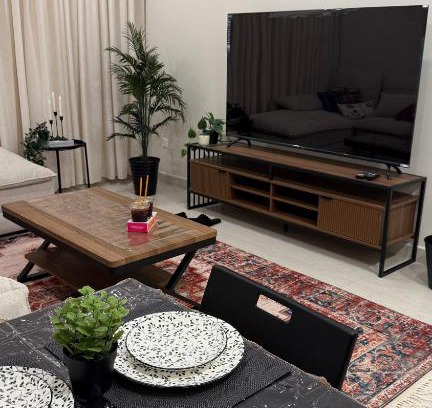 Al Kura Apartamento | شقه فاخره بأثاث مريح غرفة نوم وصاله
