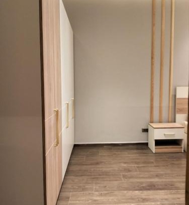Al Duqqi Apartamento | شقه فندقيه