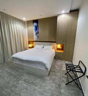 Al Kura Apartamento | غرفة وصالة فندقية