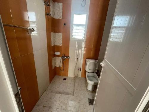 Al Khuwair Apartamento | غرفه بحمام خاص