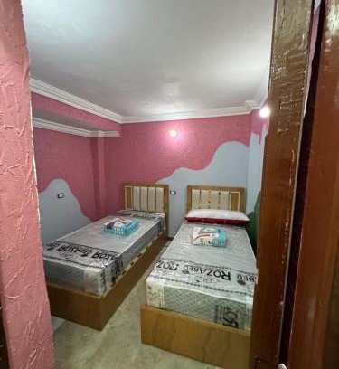 Mansoura Apartamento | غرفه خاصه لك جديده وفرش جديد ومميز بها سريرين وتلفزيون