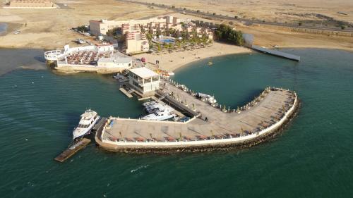 Yanbu Complejo | منتجع شاطئ الدولفين للإيواء السياحي
