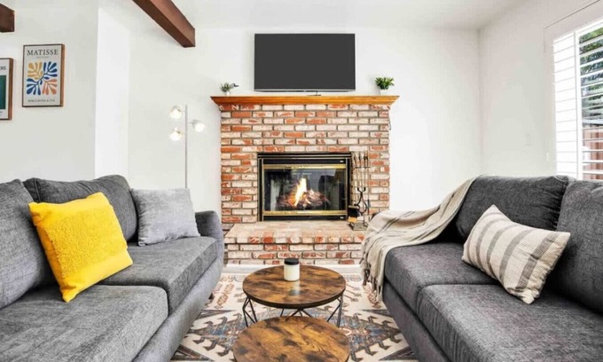 Reseda Casa | ৎ୭Charming Gilmore in Resedaৎ୭ Fullyfurnished