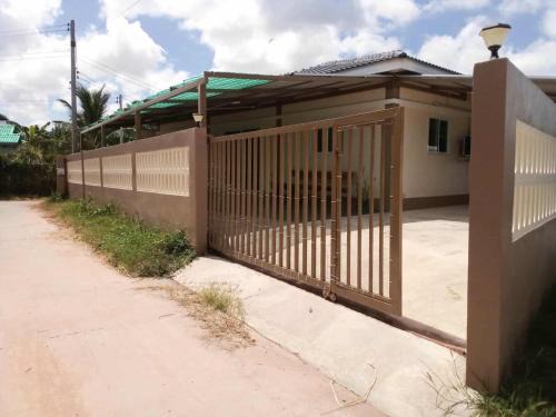 Nong Chaeng Casa | บ้านชาร์มมิ่ง บางเสร่ Charming Bangsaray