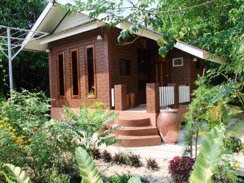 Klaeng Casa | บ้านสวนบรรจงอักษร Bansuan Banjong Akkson