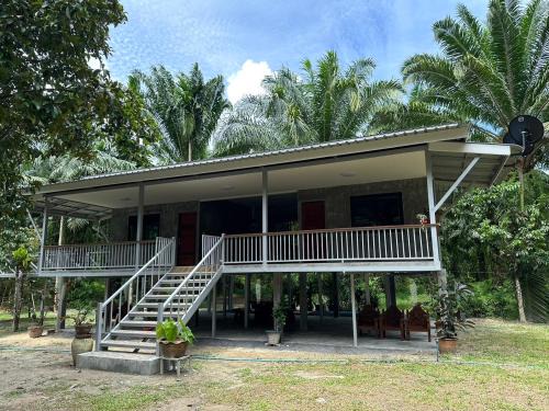 Ban Na Faek Casa | บ้านสวนริมธาร โฮมสเตย์ ท้ายเหมือง พังงา