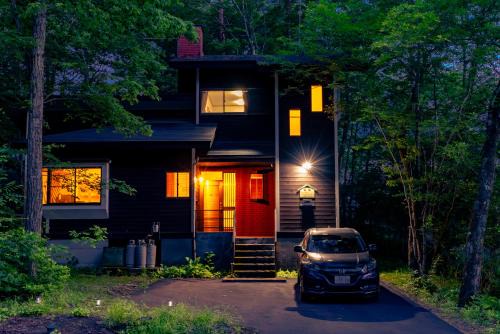 Tsumagoi Casa | クラレンス-森の中でBBQと4Kプロジェクターが楽しめる北軽井沢の貸切Villa-