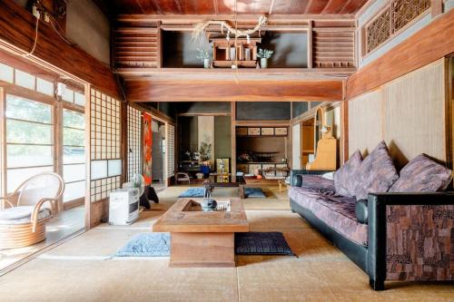 Izunokuni Casa | ゲストハウス+カフェわ 1日1組限定! 築100年の農家の古民家で宿泊体験、薪でお風呂沸かせます。焚き火もできます。