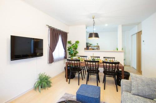 Gima Villa | シンプルでおしゃれなインテリアが光る4LDKの一軒家まるまる貸し切り!最大12名まで宿泊可能!