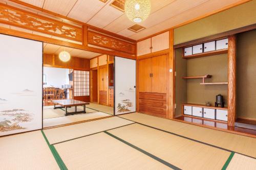 Izumi Casa | ジャングリアまで車で10分Grandmas House 山の宿は一棟貸でBBQ可能