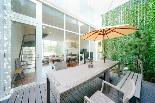Katasekaigan Casa | ⁂ビーチからすぐ！開放的な一軒家で家族や友人と湘南を満喫！新江ノ島水族館まで徒歩で約6分⁂