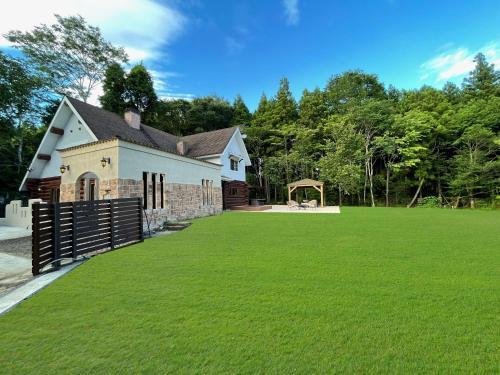 Nasu Casa | プライベートサウナ付き 森も小川も楽しめる 一棟貸切の貸別荘 Royal Villa 那須高原
