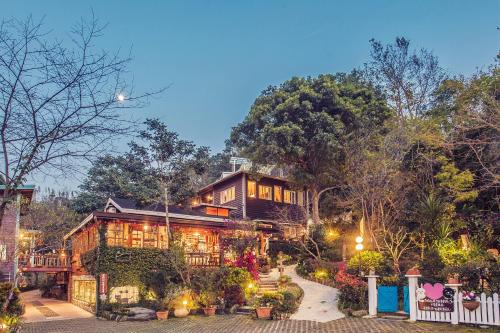 Nanzhuang Cabina | 南庄橄欖樹咖啡民宿 Olive Tree Village Guesthouse